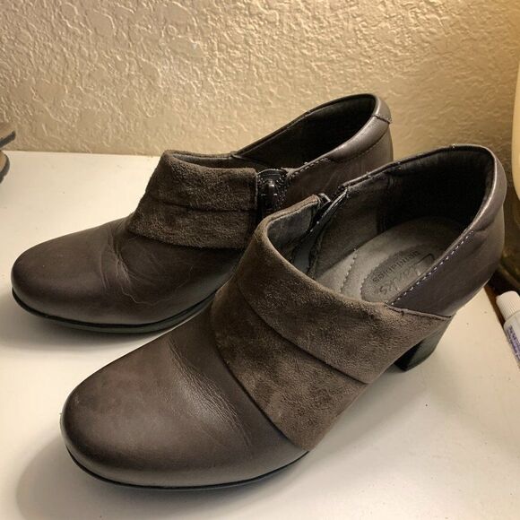 Clark's Bendables Brown Suede Booties size 7 - Picture 1 of 16